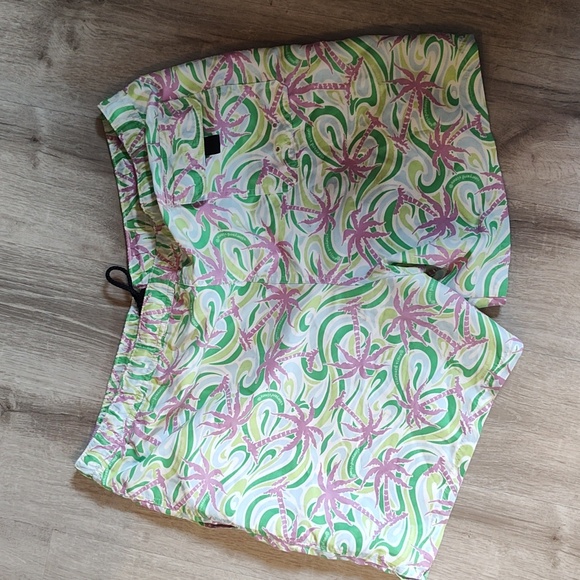 Vineyard Vines Swim Trunks - Picture 3 of 4